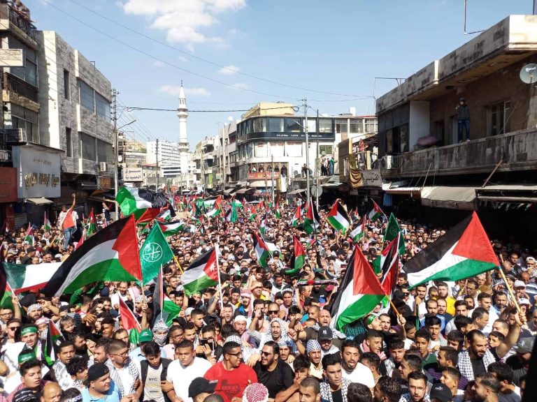 حملات قمع أردنية ضد الفعاليات المؤيدة للفلسطينيين وانتهاكات بالجملة المظاهرات المؤيدة لفلسطين في الأردن