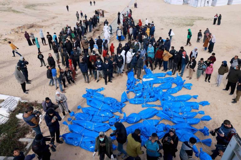 موقف المسؤولين الإسرائيليين من رد حماس على صفقة غزة المرتقبة جثامين الشهداء في غزة