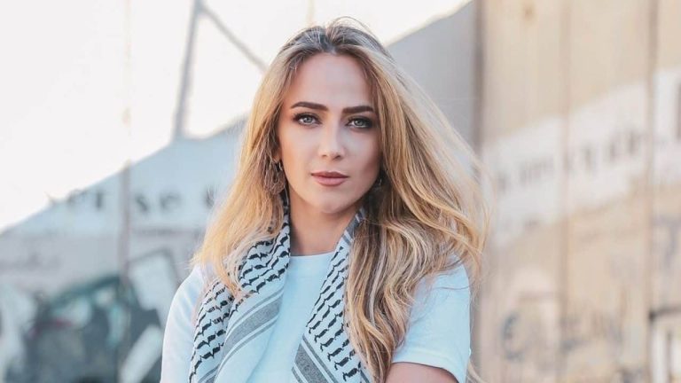 الاحتلال يغلق ملف التحقيق مع الفنانة الفلسطينية دلال أبو آمنة الاحتلال يغلق ملف التحقيق مع الفنانة الفلسطينية دلال أبو آمنة