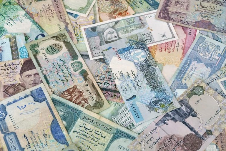 أسرار انهيار عملات 6 دول عربية كانت تتفوق على الدولار