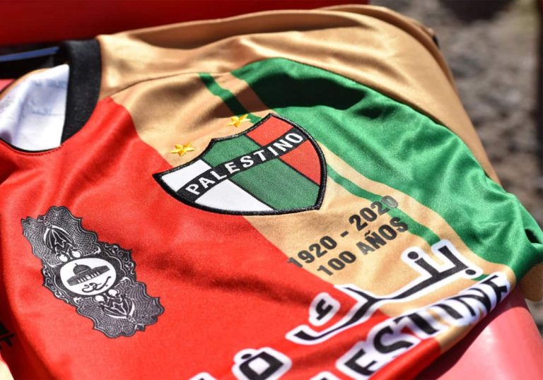 نادي بالستينو التشيلي يُكرم أيقونة الصحافة الفلسطينية وائل الدحدوح (صور) نادي بالستينو