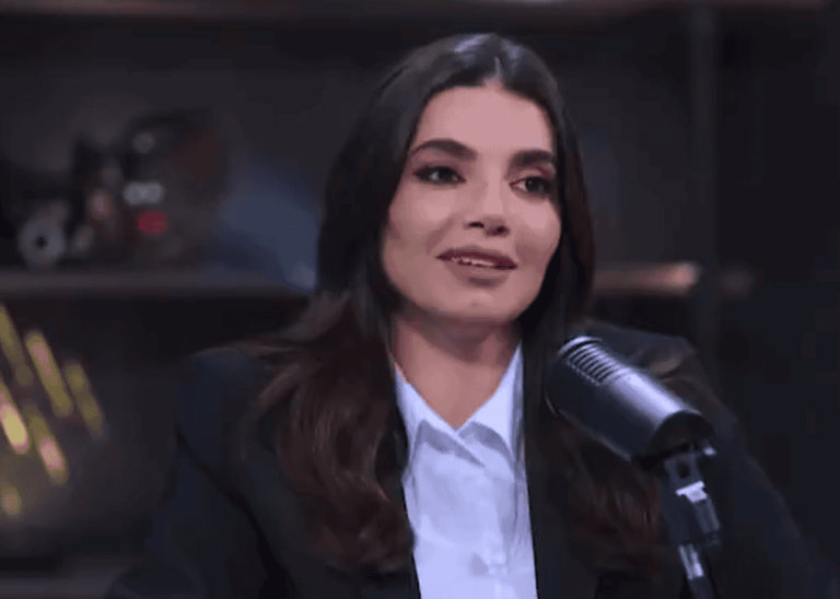 بعد مقابلة أفيخاي أدرعي.. ليال الاختيار: تعرضت للتهديد ومنعت عودتي إلى لبنان إلا بعد “تقبيل الأيادي” بعد مقابلة أفيخاي أدرعي.. ليال الاختيال: تعرضت للتهديد ومنعت عودتي إلى لبنان إلا بعد "تقبيل الأيادي"