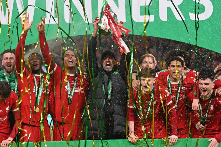 ليفربول يُتوج بكأس الرابطة الإنجليزية على حساب تشيلسي للمرة العاشرة في تاريخه (شاهد) احتفال ليفربول