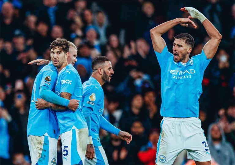 السيتي يُشدّد الخناق مع ليفربول على الصدارة.. جدول ترتيب الدوري الإنجليزي الممتاز لاعبو مانشستر سيتي