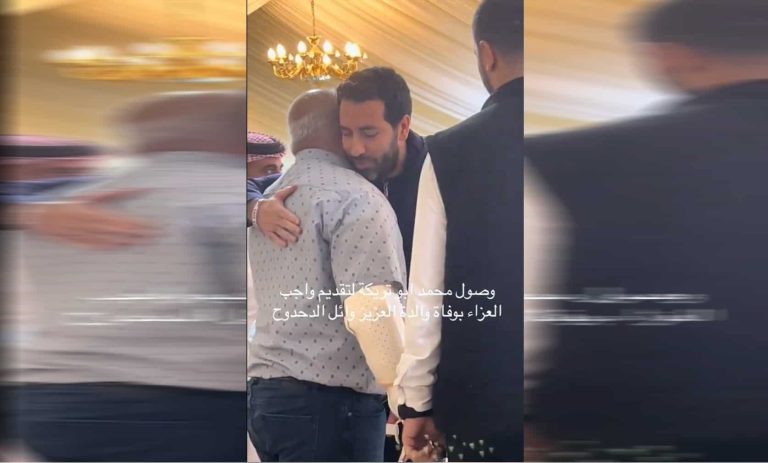 محمد أبو تريكة يواسي وائل الدحدوح