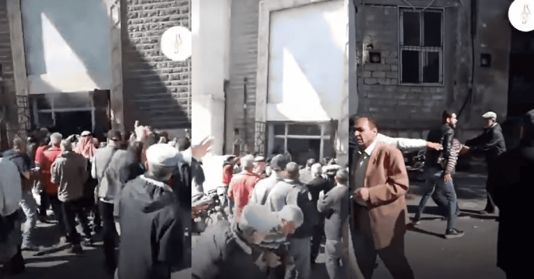 فيديو كامل للحظة استهداف النظام السوري بالرصاص لمتظاهرين في السويداء (فيديو) فيديو كامل للحظة استهداف النظام السوري بالرصاص لمتظاهرين في السويداء
