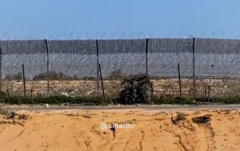 لقطات جديدة لبناء منطقة عازلة على حدود مصر وغزة.. المخطط يتواصل تنفيذه منطقة أمنية عازلة لاستقبال اللاجئين الفلسطينيين في سيناء