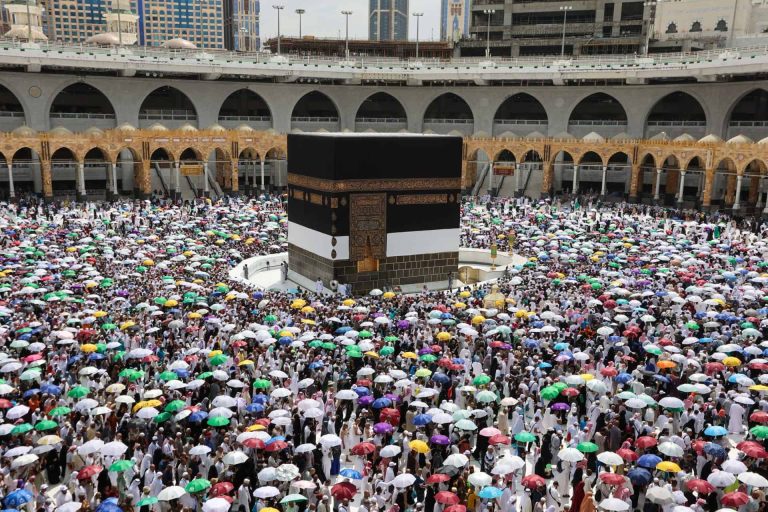 مرصد حقوقي: “السعودية تحول الحرمين الشريفين إلى أداة لتحقيق أهدافها السياسية مرصد انتهاك الحج والعمرة: "السعودية تحول الحرمين الشريفين إلى أداة لتحقيق أهدافها السياسية