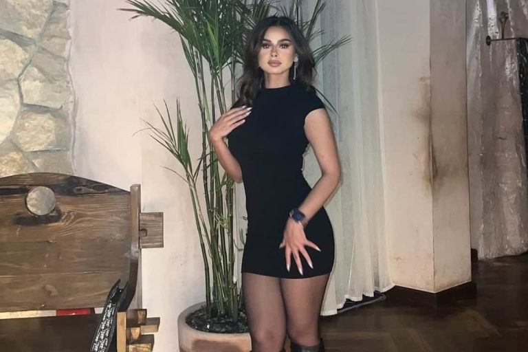 منة عرفة بإطلالة جريئة