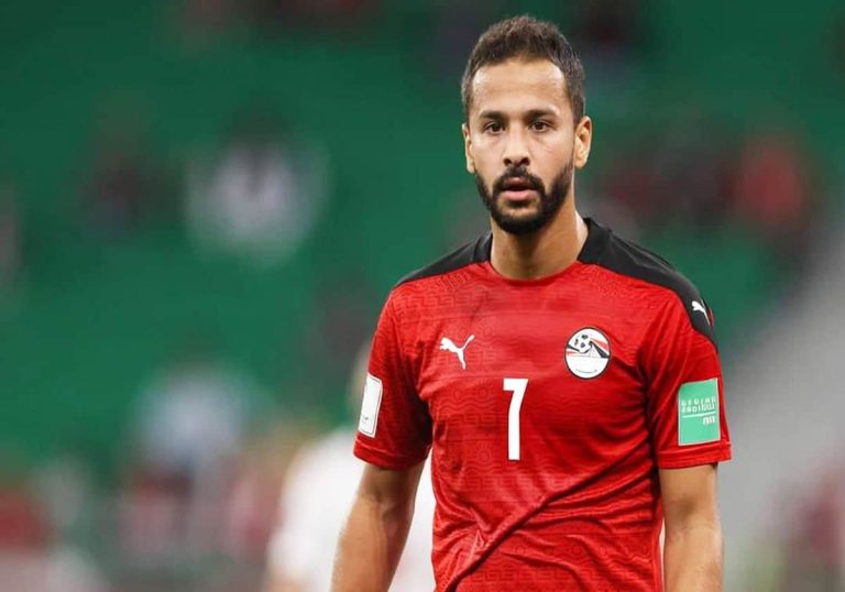 أحمد رفعت يتحسن.. آخر تطورات الحالة الصحية للاعب بعد تعرضه لأزمة قلبية وسقوطه مغشياً عليه داخل الملعب (فيديو) أحمد رفعت