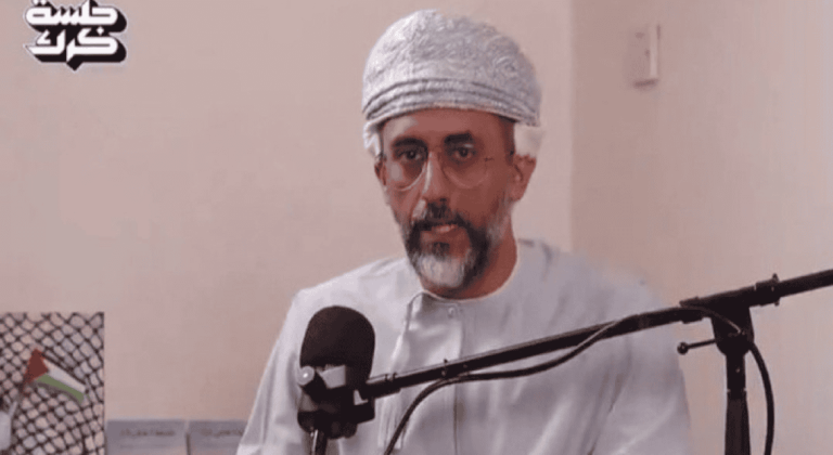 أيمن السالمي طبيب عماني عائد من غزة يفجر غضبا بما قاله عن حماس وأهالي القطاع