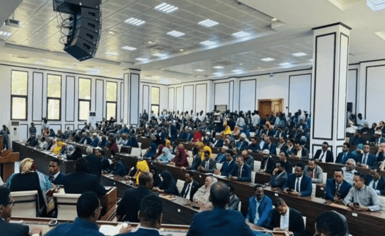 ماذا يعني انتقال الصومال لنظام الحكم الرئاسي؟.. تعديل الدستور أثار جدلا انتقال الصومال لنظام الحكم الرئاسي؟.. تعديل الدستور أثار جدلا