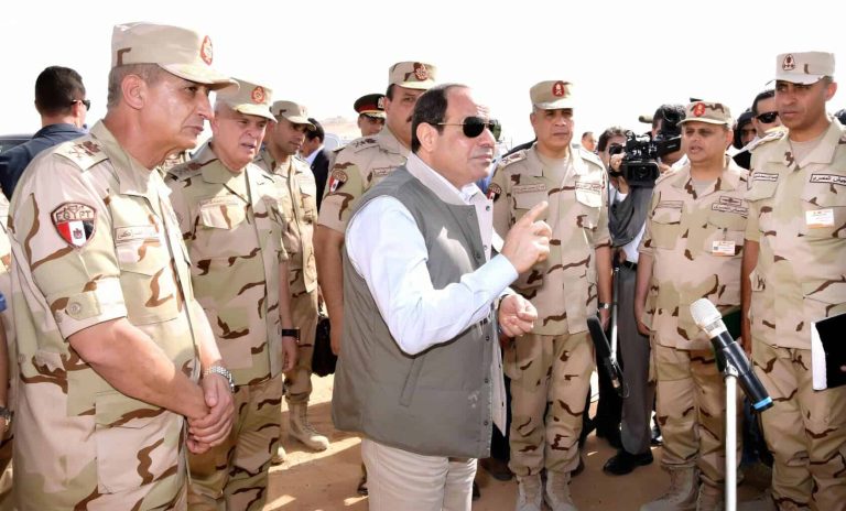 السيسي يقوض الحقوق والحريات عبر قوانين جديدة تعزز التدخل العسكري بالحكم المدني