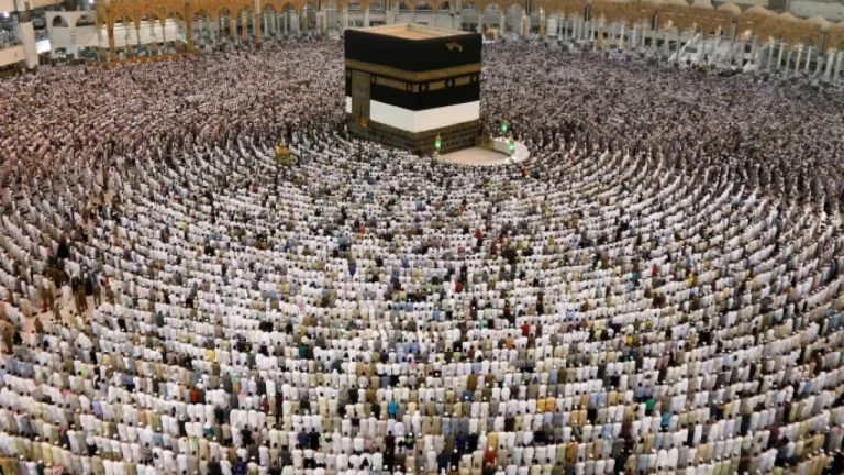 السعودية تصدر قرارا بمنع تكرار عمرة رمضان وتوضح السبب قرار سعودي بمنع تكرار العمرة في شهر رمضان لتخفيف الازدحام