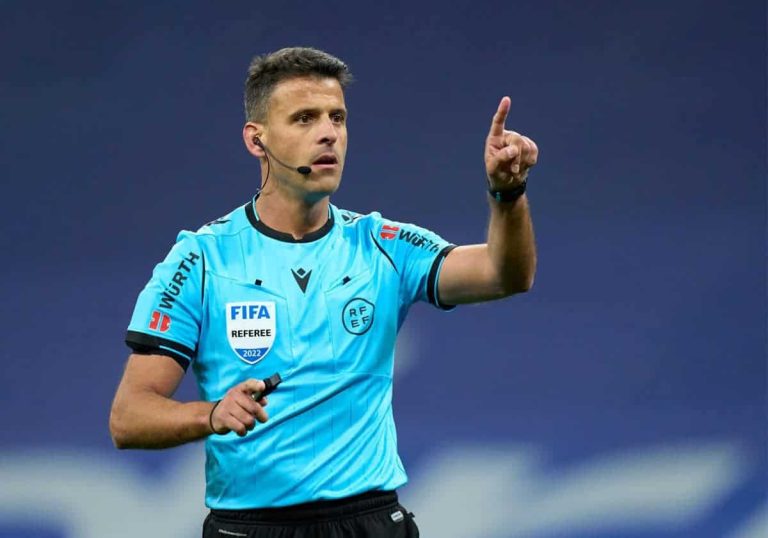 استبعاد الحكم الإسباني خيسوس مانزانو على خلفية أحداث مباراة ريال مدريد وفالنسيا استبعاد الحكم الإسباني مانزانو