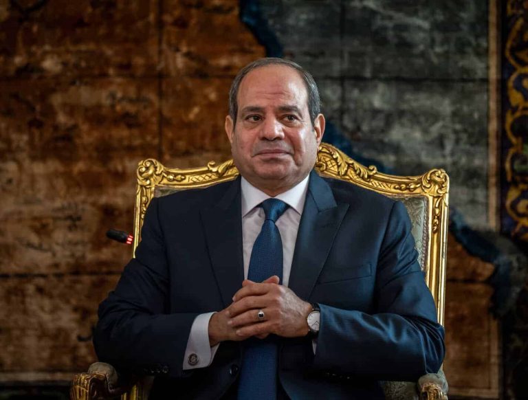 مع تغييبه لسجناء الرأي.. نظام السيسي يعقد صفقات عفو غامضة مع معتقلي داعش