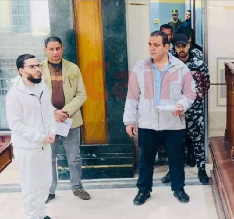 شاب مصري صوّر ونشر 1000 فيديو إباحي لأمريكيات بطريقةٍ لا تخطر على بال! (شاهد) شاب مصري صوّر 1000 فيديو إباحي لأمريكيات قاصرات