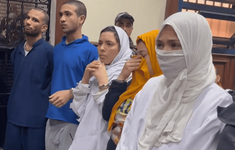 فتيات ليل.. أول ظهور لقتلة اللواء اليمني حسن العبيدي في مصر (فيديو) فتيات ليل.. أول ظهور لقتلة اللواء اليمني حسن العبيدي في مصر
