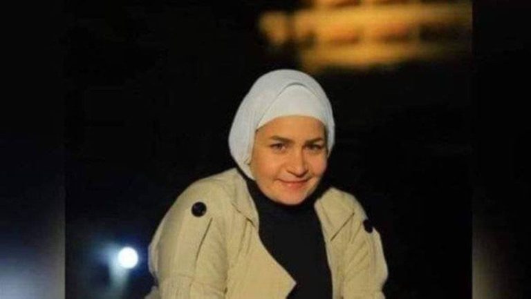 فيديو لفتاة مصرية تعلن انتحارها ثم تتناول السم.. تعرف على سبب تخلصها من حياتها انتحار المصرية رحاب