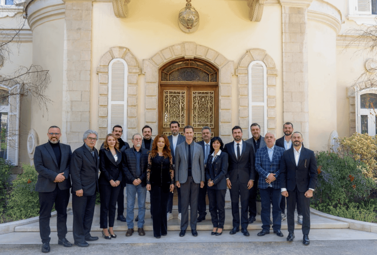 بينهم سوزان نجم الدين.. لقاء بشار بنجوم الدراما عشية رمضان محل جدل