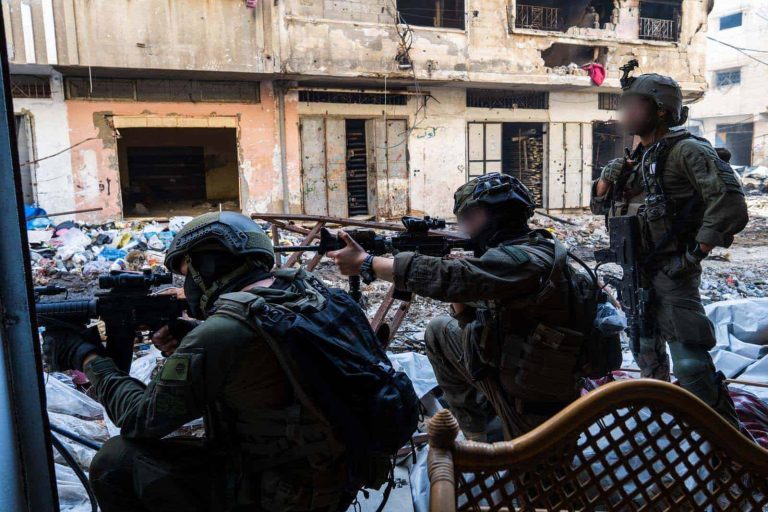 فظائع تحدث في مجمع الشفاء.. جنود الاحتلال اغتصبوا نساء وقتلوهن! (شاهد) فظائع تحدث في مجمع الشفاء الطبي .. جنود الاحتلال اغتصبوا نساء وقتلوهن!