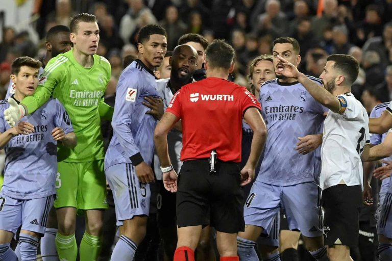 عقوبة حكم مباراة ريال مدريد وفالنسيا