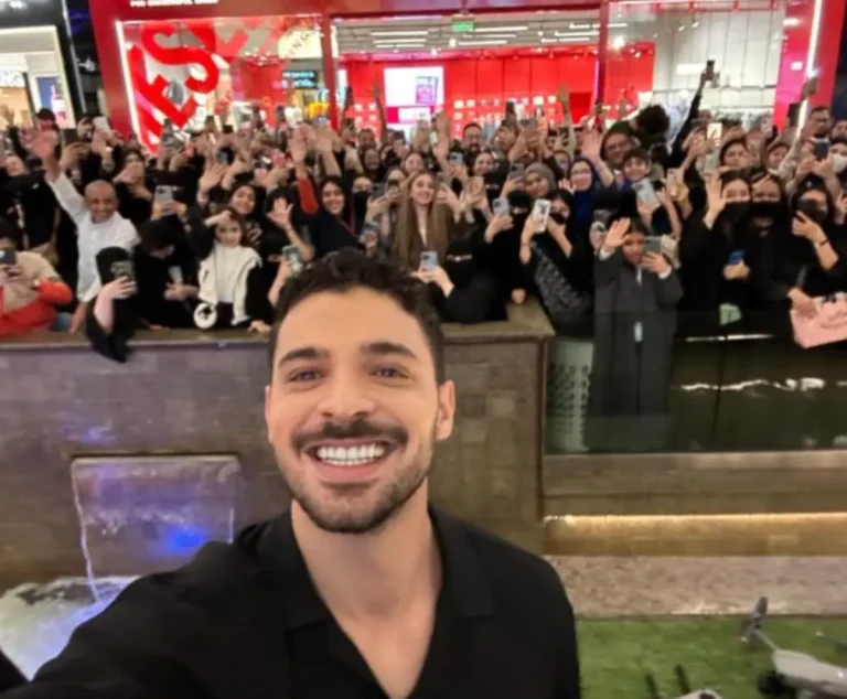 ماذا حل بأرض الحرمين؟.. سعوديون يتهافتون لاستقبال “يامان” بطل “المتوحش” (فيديو) خالد أوزغور ساري في الرياض