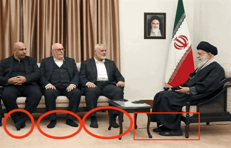 سر ظهور هنية وقادة حماس بدون أحذية في حضرة خامنئي.. ما القصة؟ (شاهد) سر ظهور هنية وقادة حماس بدون أحذية في حضرة خامنئي