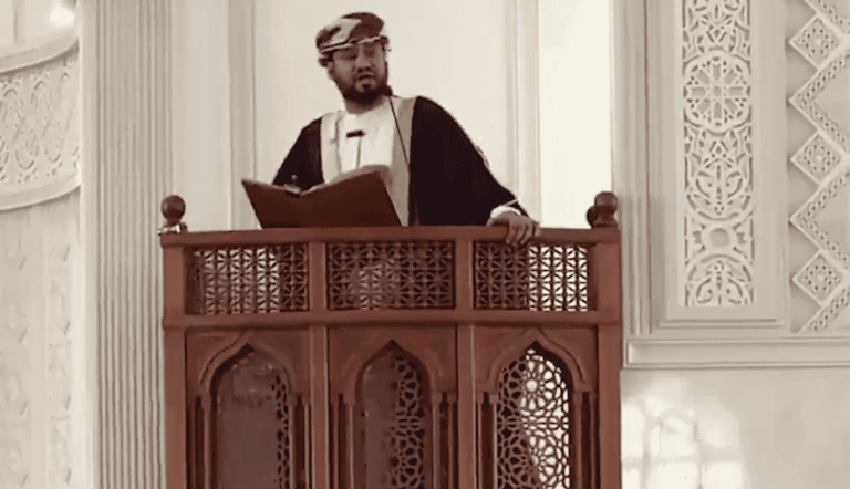 خطيب عماني يكشف ما يُميز السلطنة عن غيرها من الدول حيال حرب غزة (فيديو) خطيب عماني يكشف ما يُميز السلطنة عن غيرها من الدول حيال حرب غزة
