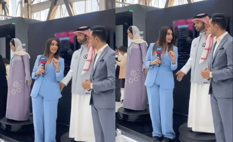 أول روبوت سعودي يتحرش بالمذيعة ويصيبها بالذهول على الهواء (فيديو) "لمواكبة رؤية 2030".. أول روبوت صنع في السعودية يتحرش بمذيعة على الهواء