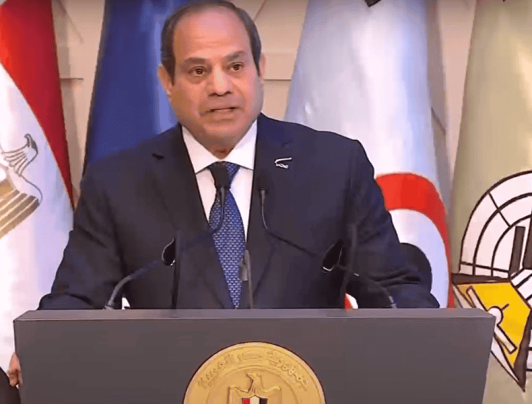 قصة 12 مليار دولار سرقها السيسي من المنح السعودية و”شتيمة” ولي العهد له (فيديو) قصة 12 مليار دولار سرقهم السيسي من المنح السعودية و"شتيمة" ولي العهد له
