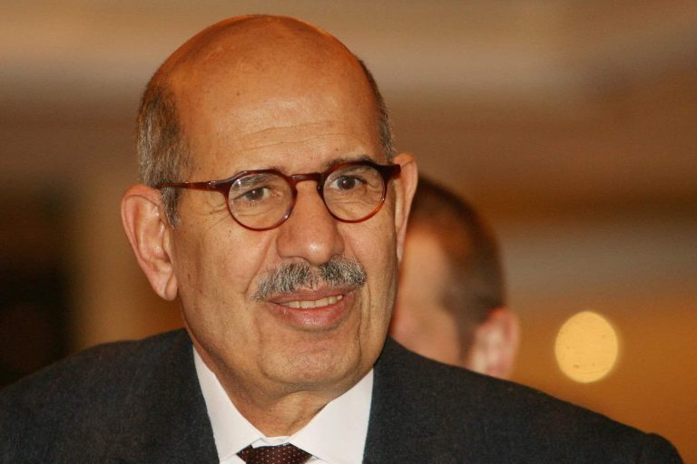 رسائل البرادعي للسيسي.. تحذير من نتائج استمرار قمع الشعب وتهميشه رسائل البرادعي للسيسي.. تحذير من نتائج استمرار قمع الشعب وتهميشه