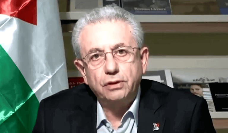 مصطفى البرغوثي يخرج عن هدوئه المعتاد ويلجم محامياً أمريكياً صهيونياً