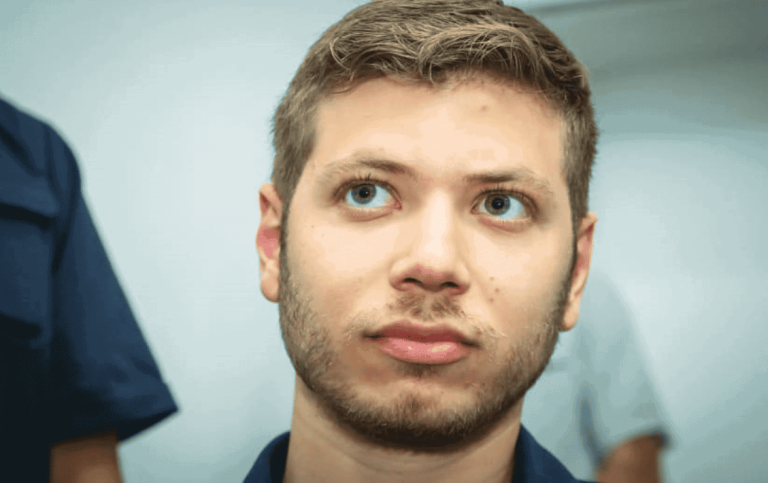 عرض العمل كموظف محلي.. يائير نتنياهو يبحث عن عمل في قنضلية ميامي! عرض العمل كموظف محلي.. يائير نتنياهو يبحث عن عمل في قنضلية ميامي!