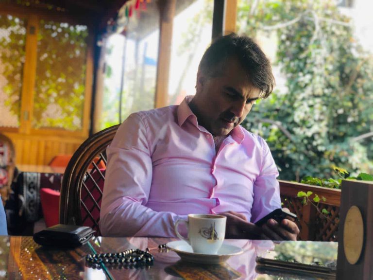 الصحفي السوري موسى العمر كان قد أثار ضجة واسعة في منصات التواصل مع الناشطة ريم خليل