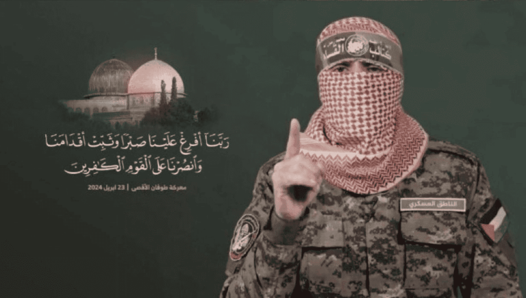 الهيئة التي ظهر بها أبو عبيدة في خطابه الأخير.. دلالات ورسائل وصمود أسطوري (شاهد) الهيئة التي ظهر بها أبو عبيدة في خطابه الأخير.. دلالات ورسائل وصمود أسطوري