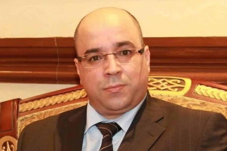 بعد لمزه السلطان قابوس.. عمانيون يردون على مزاعم الجزائري المتصهين أنور مالك ضد السلطنة