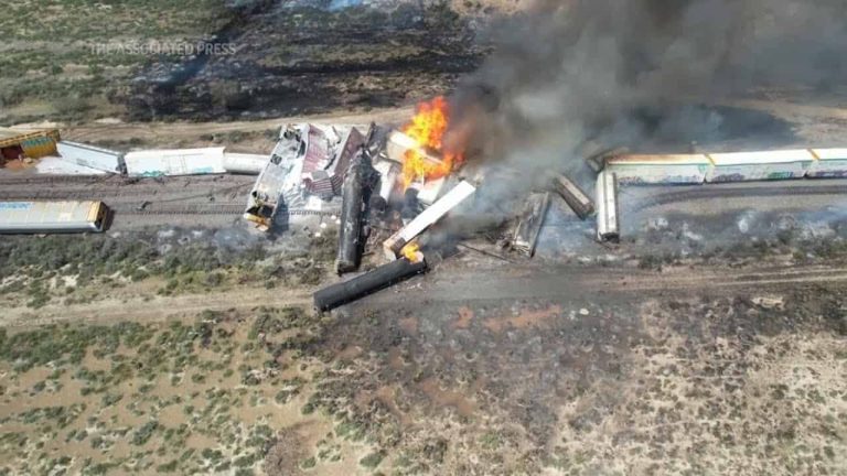 احتراق قطار محمل بالبنزين في الولايات المتحدة