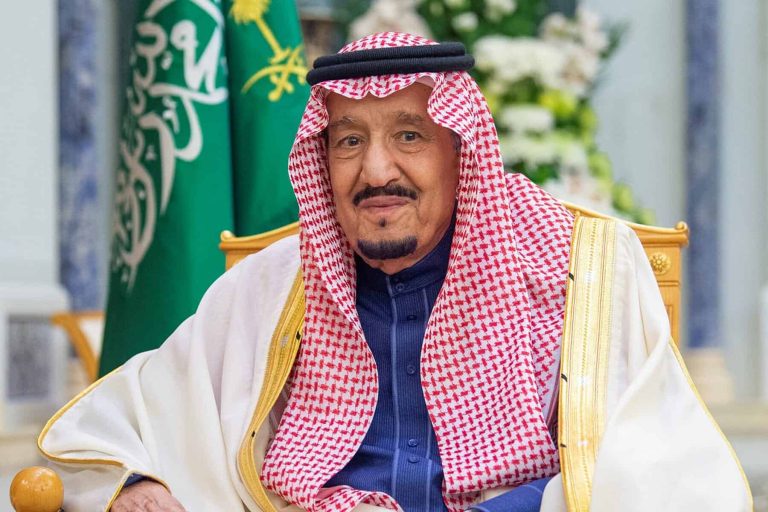 مجتهد: ولي العهد وراء إشاعة وفاة الملك سلمان.. ودخوله المستشفى كان "فخا" للأمراء وكبار الضباط