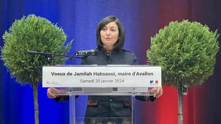 جميلة الحبساوي رئيسة بلدية أفالون في فرنسا
