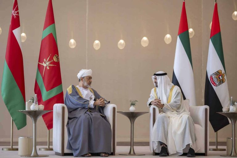 الإمارات تلغي كافة المخالفات المرورية المترتبة على مواطني سلطنة عمان بعد زيارة السلطان هيثم بن طارق