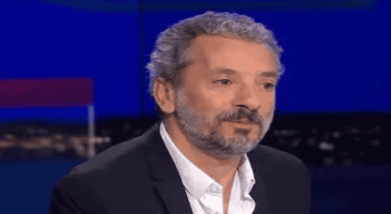 بتهمة العمالة للمغرب.. توقيف صحفي جزائري في المطار ومنعه من دخول البلاد بتهمة العمالة للمغرب.. توقيف الصحفي الجزائري فريد عليلات في المطار ومنعه من دخول البلاد