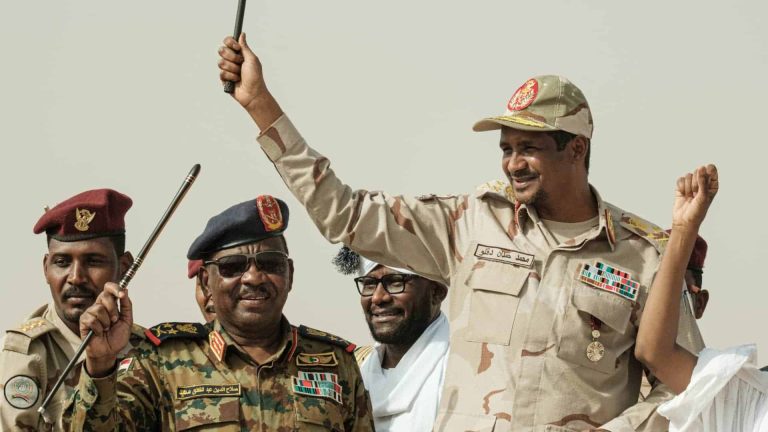 الكشف عن محادثات سرية بين بريطانيا والدعم السريع.. لماذا أثارت كل هذه المخاوف؟ قائد قوات الدعم السريع حميدتي