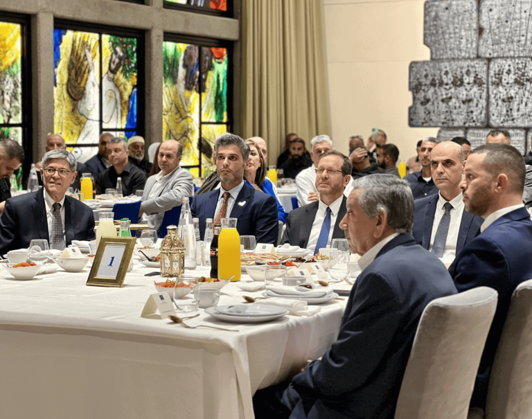 بالعشر الأواخر.. رئيس الاحتلال الإسرائيلي يولم لسفير الإمارات بتل أبيب محمد آل خاجة