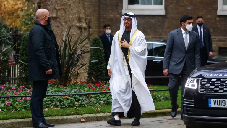 الثراء الفاحش يدفع محمد بن زايد لشراء أحد أغلى المنازل في لندن.. قصر بتكلفة جنونية محمد بن زايد