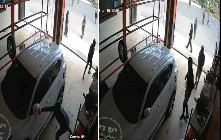 مستوطنون يحرقون سيارة في قرية بيتين شرق رام الله