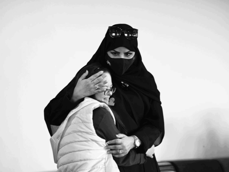 أسرار سيدة الخير مشاعل آل مبارك تتكشف بعد وفاتها.. هذا ما حدث عند القبر وفاجأ زوجها والجميع