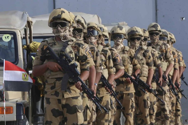 حادث “غير عادي” داخل معبر رفح بين جنود مصريين وإسرائيليين .. “عواقب سياسية مهمة” اطلاق نار بين جنود مصريين وإسرائيليين داخل معبر رفح