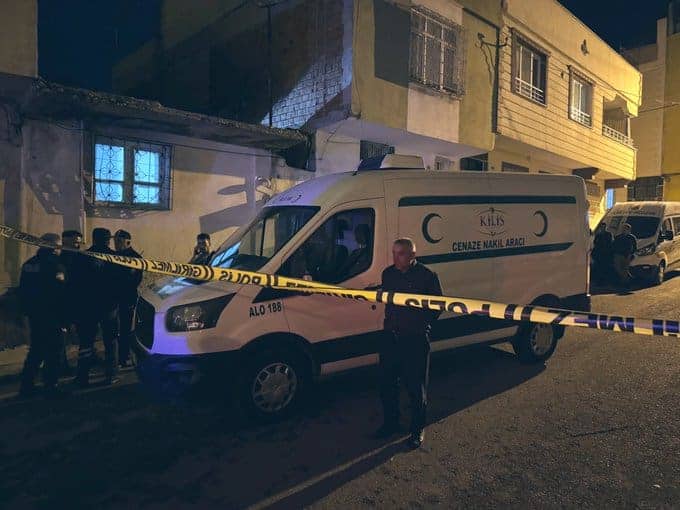 سوري قتل زوجته وأطفاله بطريقة بشعة وانتحر في تركيا: “أرحتهم من الحياة الظالمة” سوري قتل زوجته وأطفاله بطريقة بشعة وانتحر في تركيا