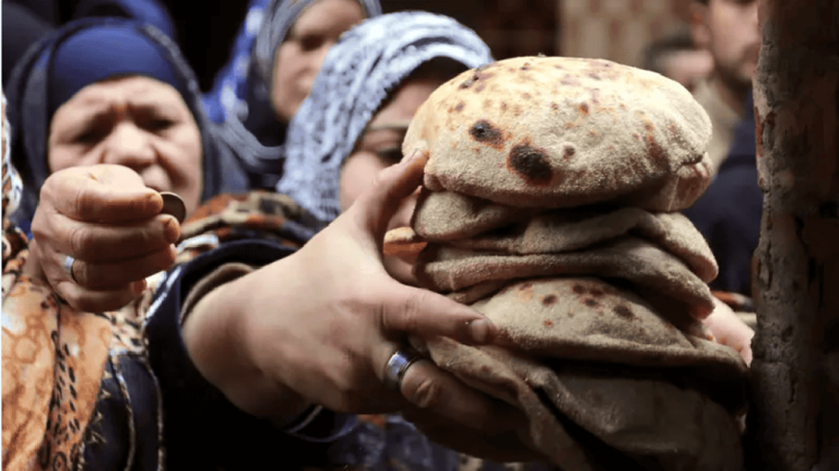 "رغيف العيش".. السيسي يُلهب ظهور المصريين مجددا ويواصل تنفيذ مخطط "خراب مصر"